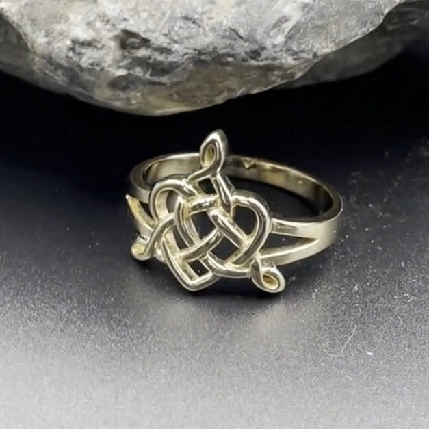 Celtic Father-Mother-Child "Family A Born For Eternity" Triquetra or Trinity Heart 14 K Solid Gold Ring GRI2261