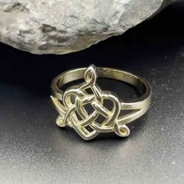 Celtic Father-Mother-Child "Family A Born For Eternity" Triquetra or Trinity Heart 14 K Solid Gold Ring GRI2261