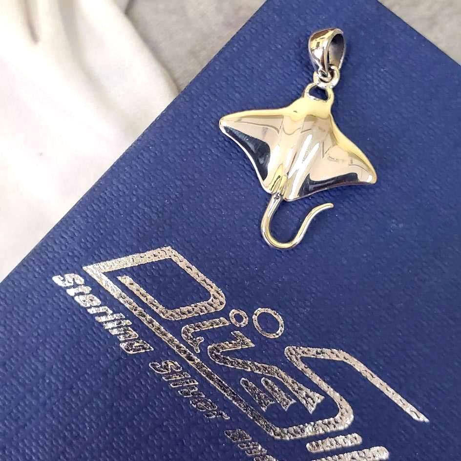 Ocean dreams as wide as the Manta Ray Small Sterling Silver Pendant TP1008 - Jewelry