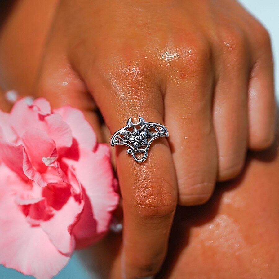 A worthwhile quest Silver Manta Ray Filigree Ring TRI1790 - Jewelry